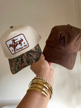 Load image into Gallery viewer, Suede chocolate LA hat

