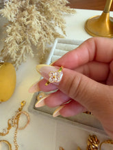 Load image into Gallery viewer, Lexy clover ring
