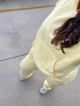 Load image into Gallery viewer, Cloudknit lounger yellow
