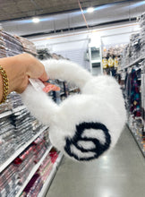 Load image into Gallery viewer, Channel snow bunny Earmuffs

