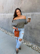 Load image into Gallery viewer, Grassi Off the shoulder top
