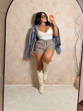 Load image into Gallery viewer, Seamless white cami
