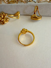 Load image into Gallery viewer, Lexy clover ring
