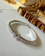 Load image into Gallery viewer, Clic H bracelet
